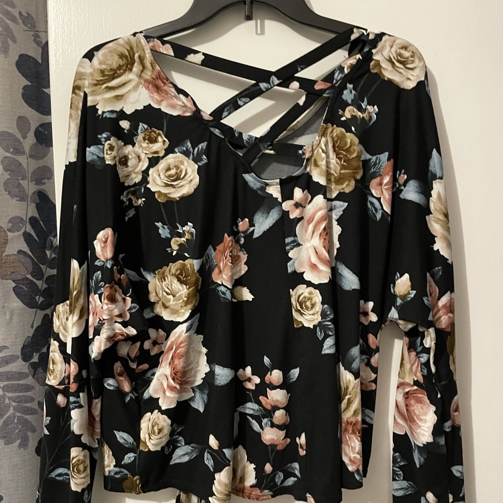 Size xl barely wore blouse.